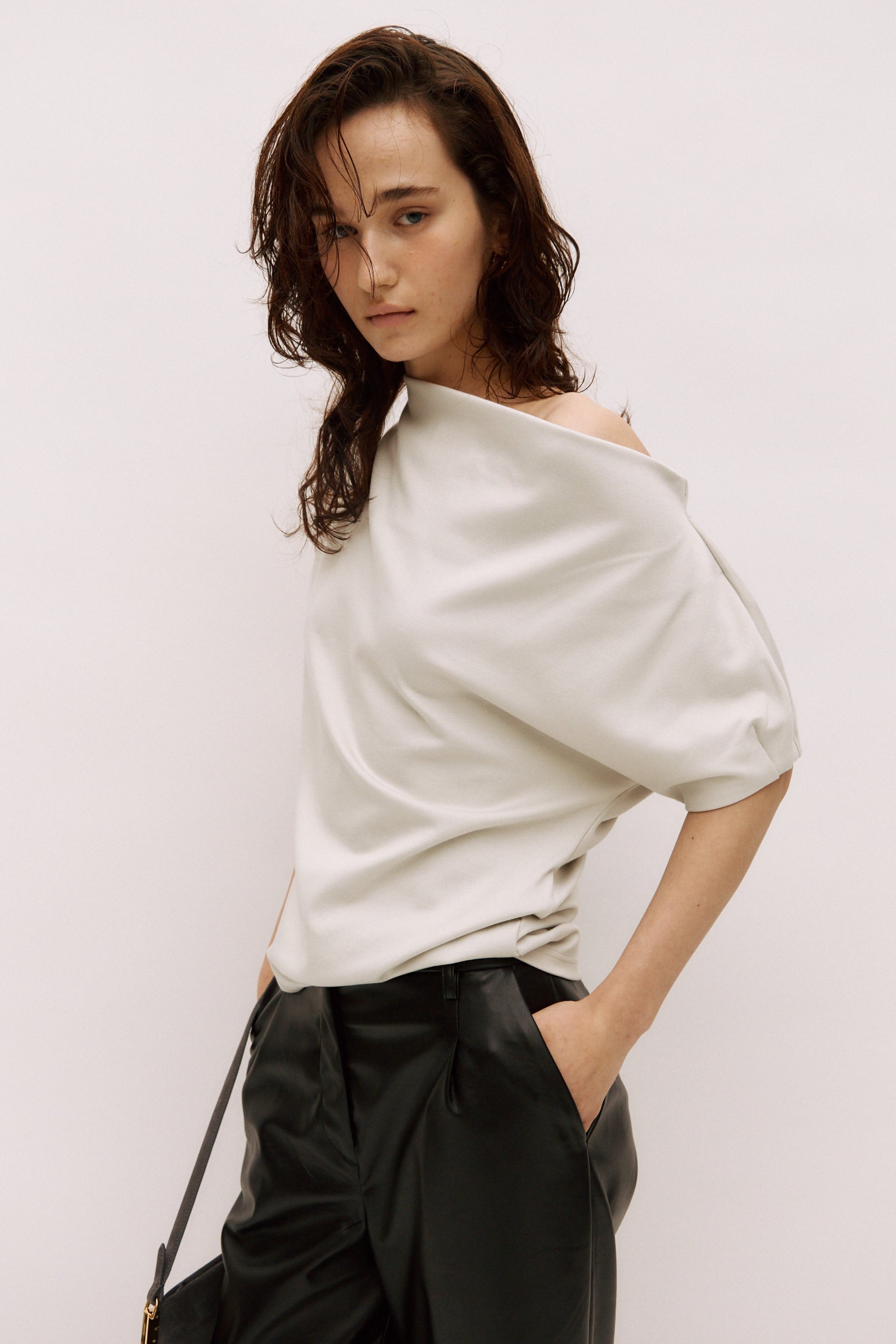 【26FW展示会】Ana One-Shoulder Tops